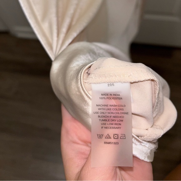 Vince Camuto beige satin dress NWOT - Picture 5 of 5